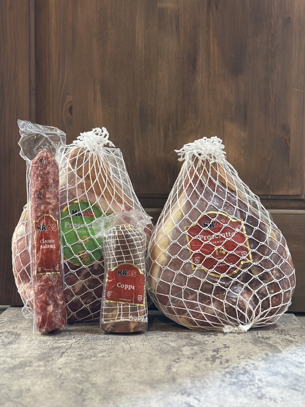 イタリアの風味を受け継ぐ生ハムとサラミ‼