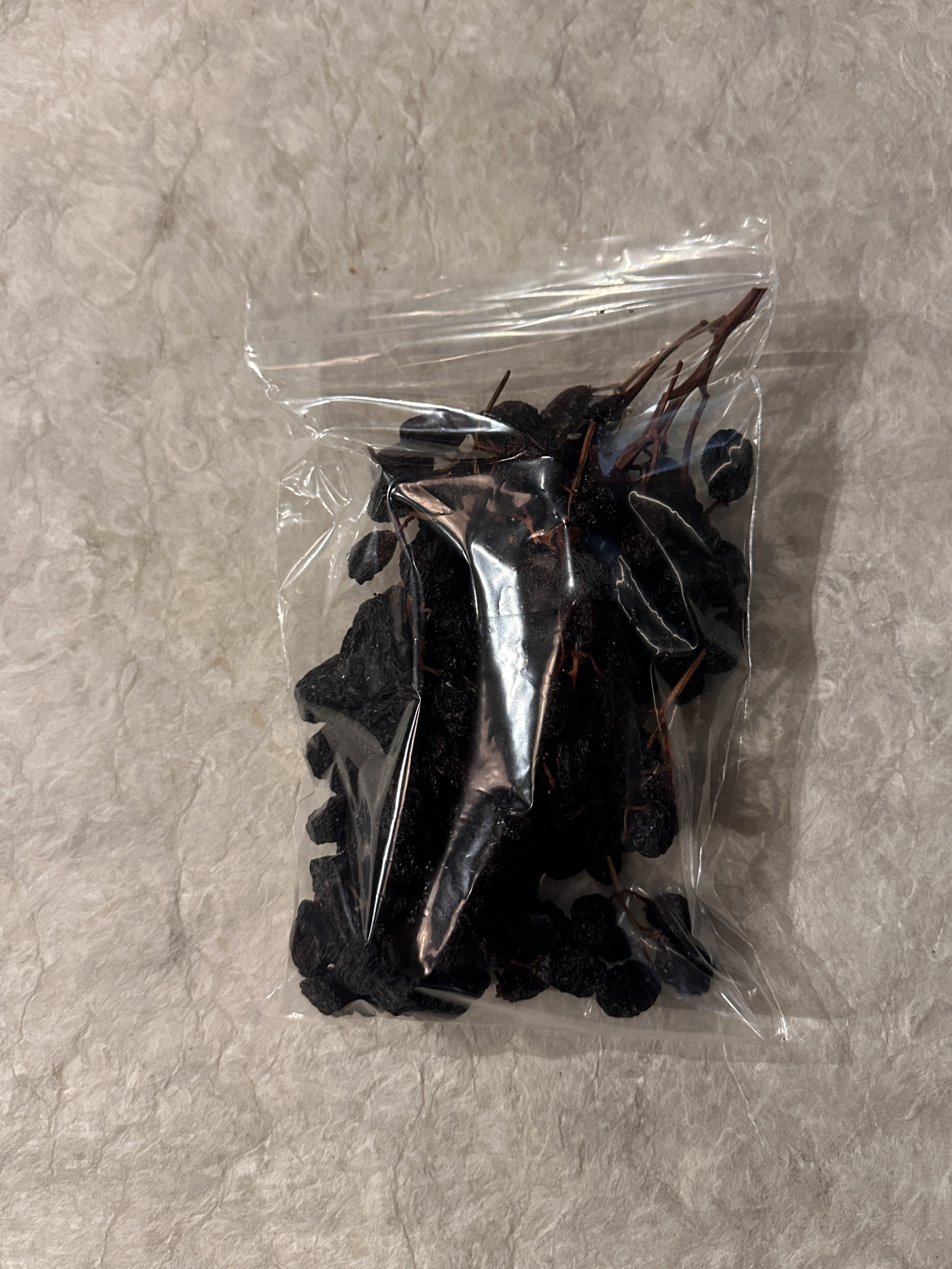 【冷蔵】ﾁﾘ産/枝付きﾚｰｽﾞﾝ